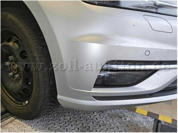 Stoßfänger vorne Lackierung, verschrammt, lackieren mit Lackaufbau