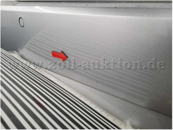 Stoßfänger hinten, deformiert, erneuern und lackieren mit Lackaufbau 2