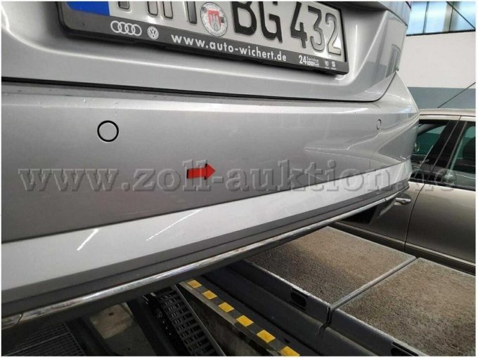 Stoßfänger hinten, deformiert, erneuern und lackieren mit Lackaufbau