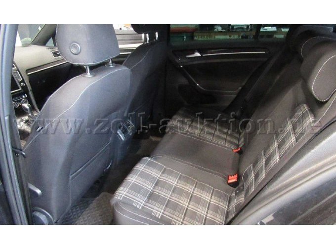 Innenraum Hinten von links