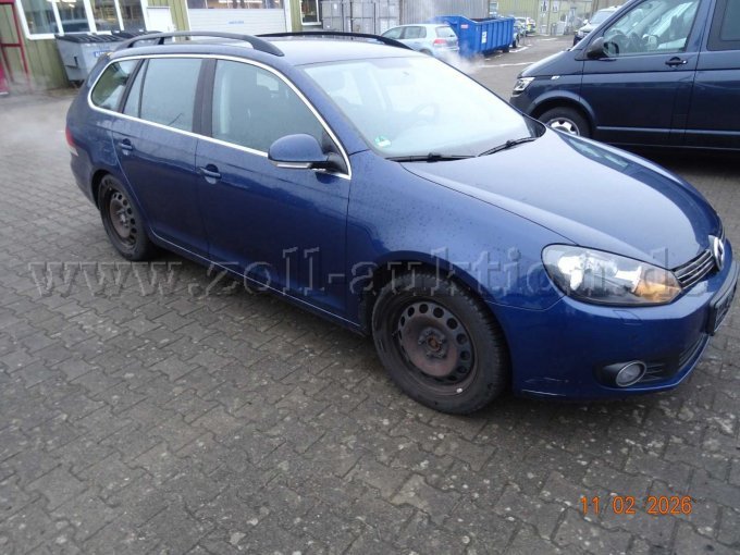 seitlich rechts vorn