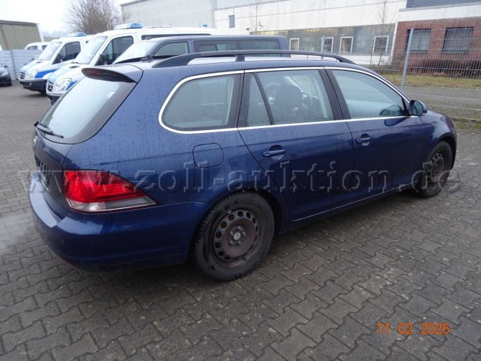 seitlich rechts hinten