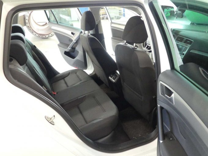 1 Volkswagen Golf Variant 1,6 TDI Comfortline – foto 13 – kavel bij Zoll-Auktion, Wilhelmshaven