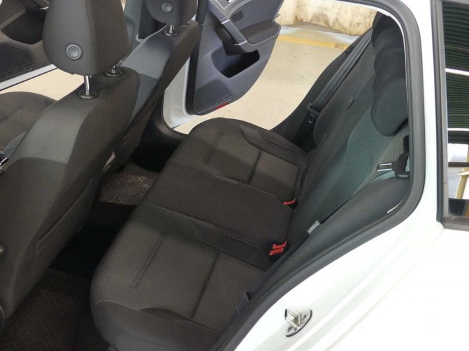 1 Volkswagen Golf Variant 1,6 TDI Comfortline – foto 12 – kavel bij Zoll-Auktion, Wilhelmshaven