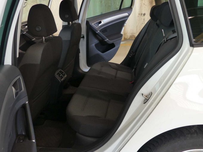 1 Volkswagen Golf Variant 1,6 TDI Comfortline – foto 12 – kavel bij Zoll-Auktion, Wilhelmshaven