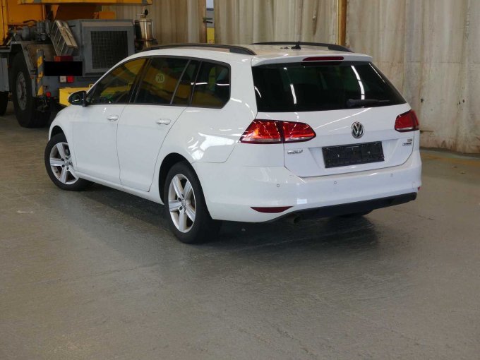 1 Volkswagen Golf Variant 1,6 TDI Comfortline – foto 10 – kavel bij Zoll-Auktion, Wilhelmshaven