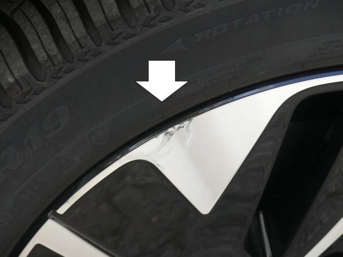 Beschädigung Leichtmetallrad hinten links