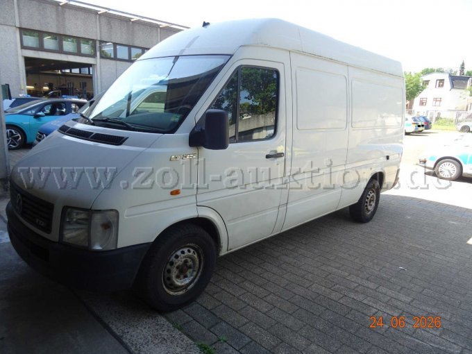 seitlich links vorn