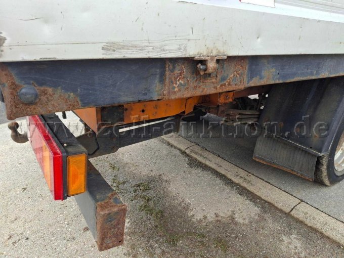 Rost an Ladefläche rechts