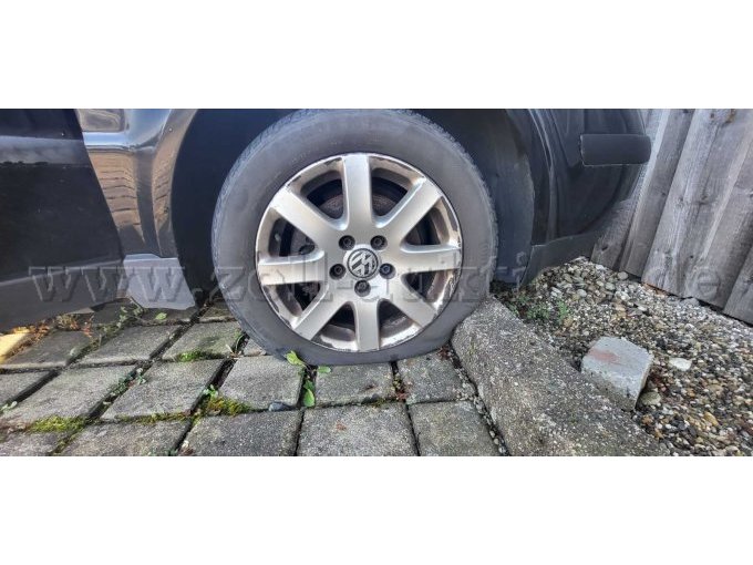 Platter Reifen vorne rechts