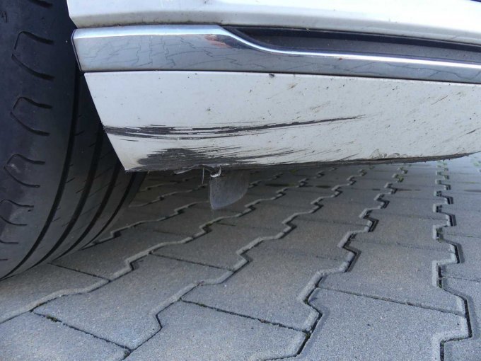 Beschädigung Stoßfänger vorn