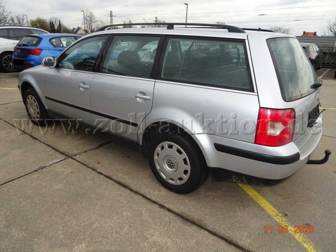 Seitlich links hinten