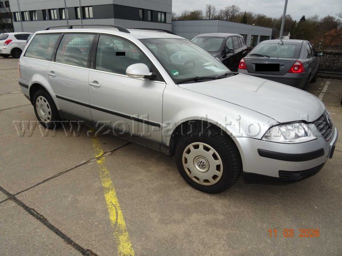 seitlich rechts vorn