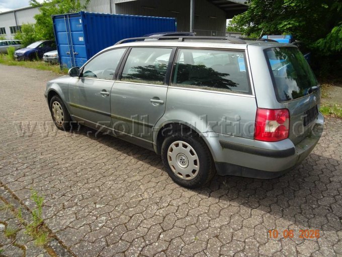 seitlich links hinten