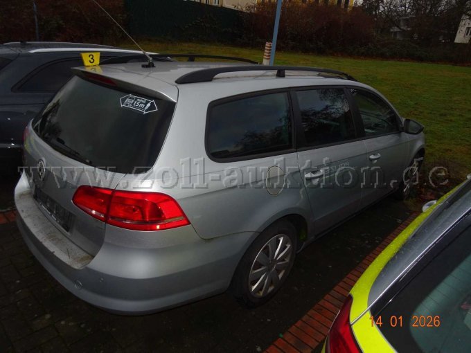 seitlich rechts hinten