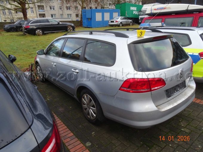 seitlich links hinten