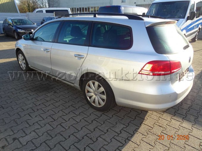 seitlich links hinten