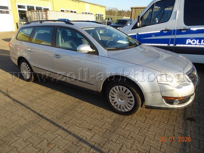 seitlich rechts vorn