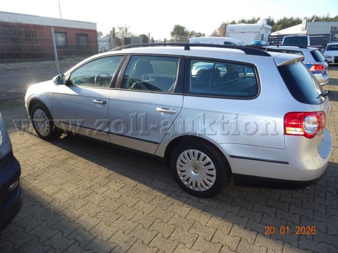 seitlich links hinten