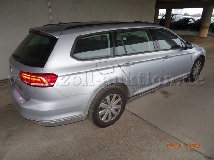 seitlich rechts hinten