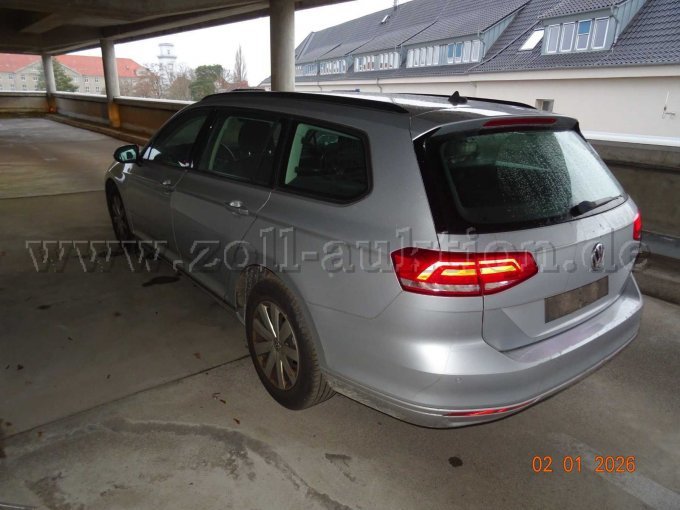 seitlich links hinten