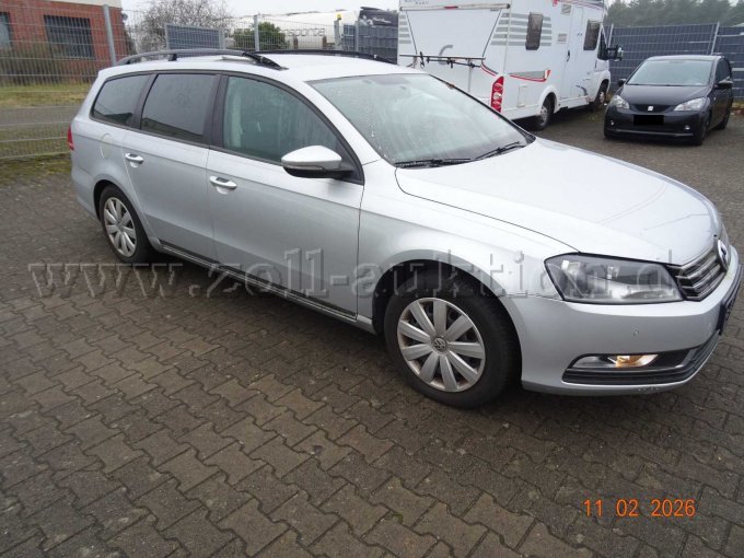 seitlich rechts vorn