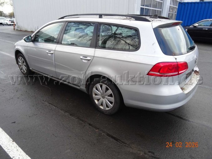 seitlich links hinten