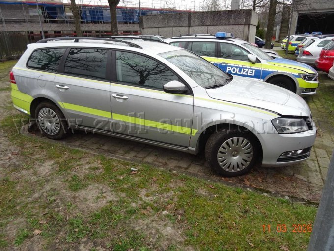 seitlich rechts vorn