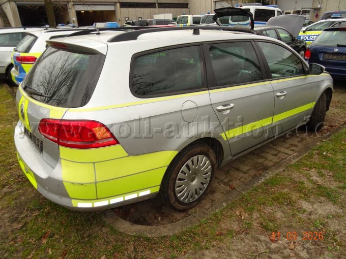 seitlich rechts hinten