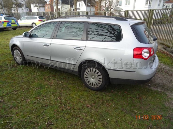 seitlich links hinten