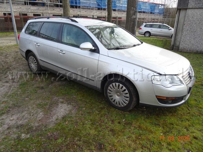 seitlich rechts vorn