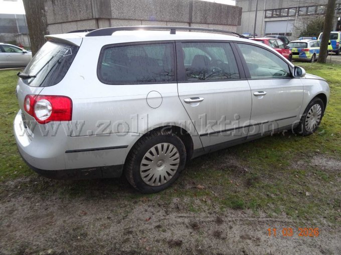 seitlich rechts hinten