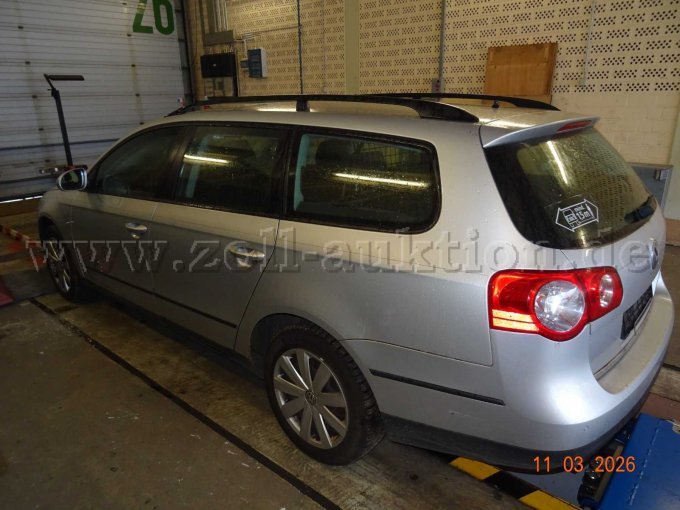 seitlich links hinten