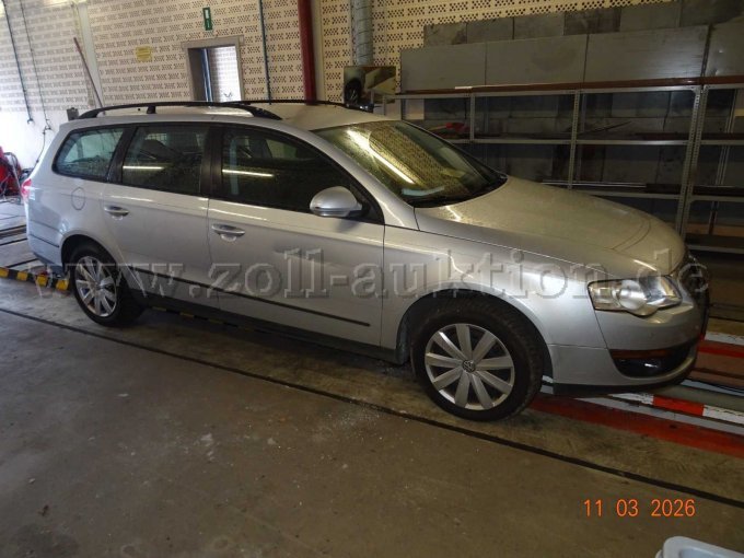 seitlich rechts vorn