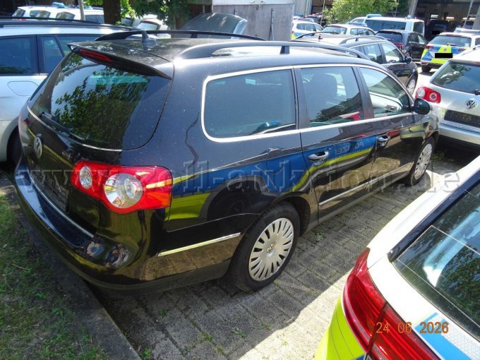 seitlich rechts hinten