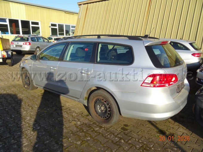 seitlich links hinten