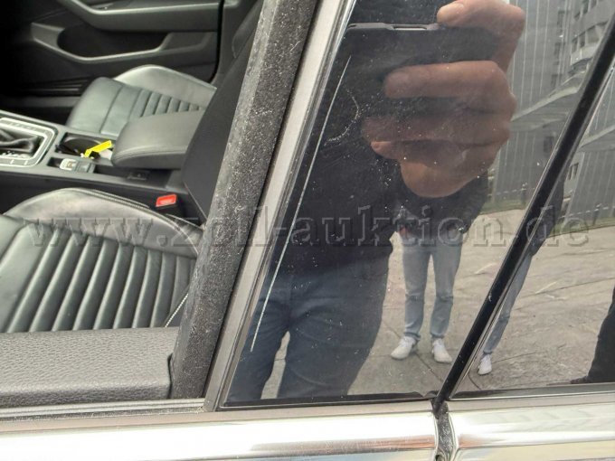 Türrahmen Tür vorne links Kratzer