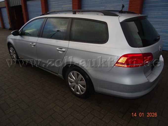 seitlich links hinten