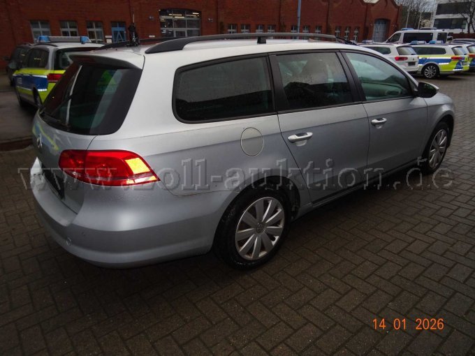 seitlich rechts hinten