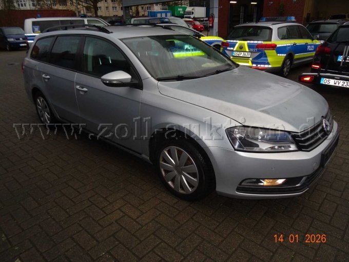 seitlich rechts vorn