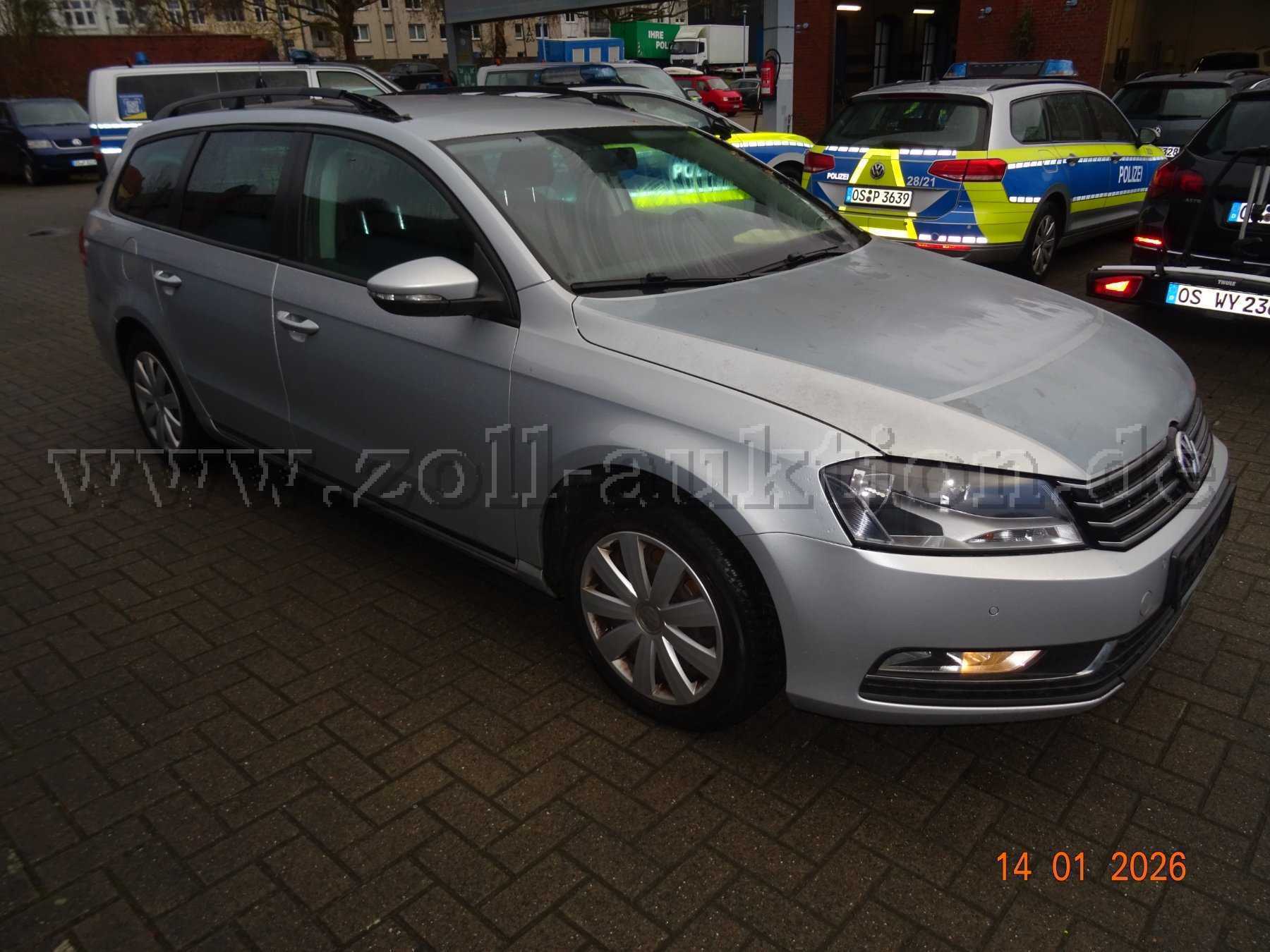 seitlich rechts vorn