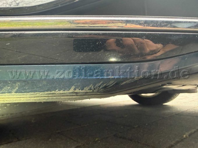 Kratzer Stoßfänger vorne links