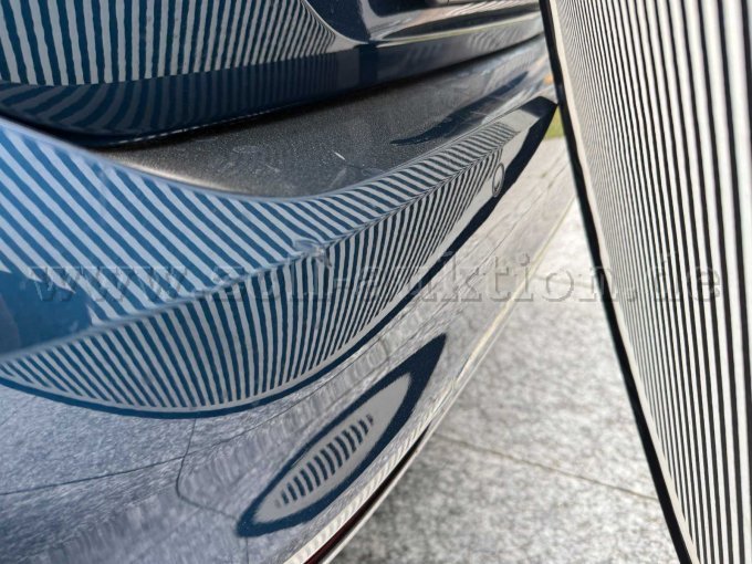 Kratzer und Delle Ladekante