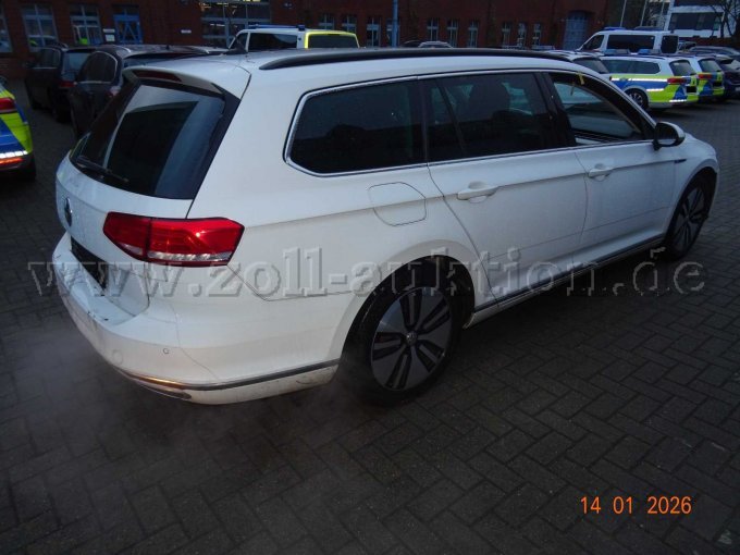 seitlich rechts hinten