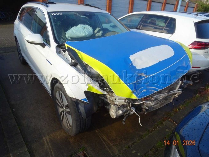 seitlich rechts vorn