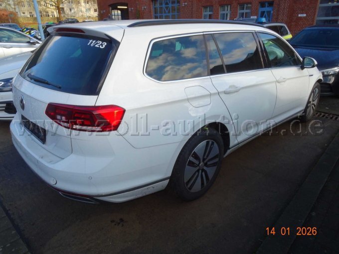 seitlich rechts hinten