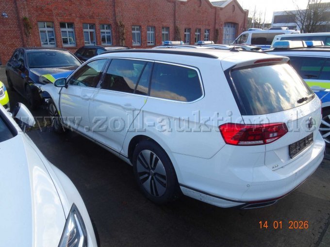 seitlich links hinten