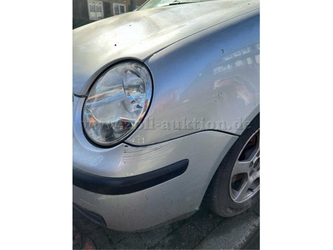 fahrerseite vorne verkratzt