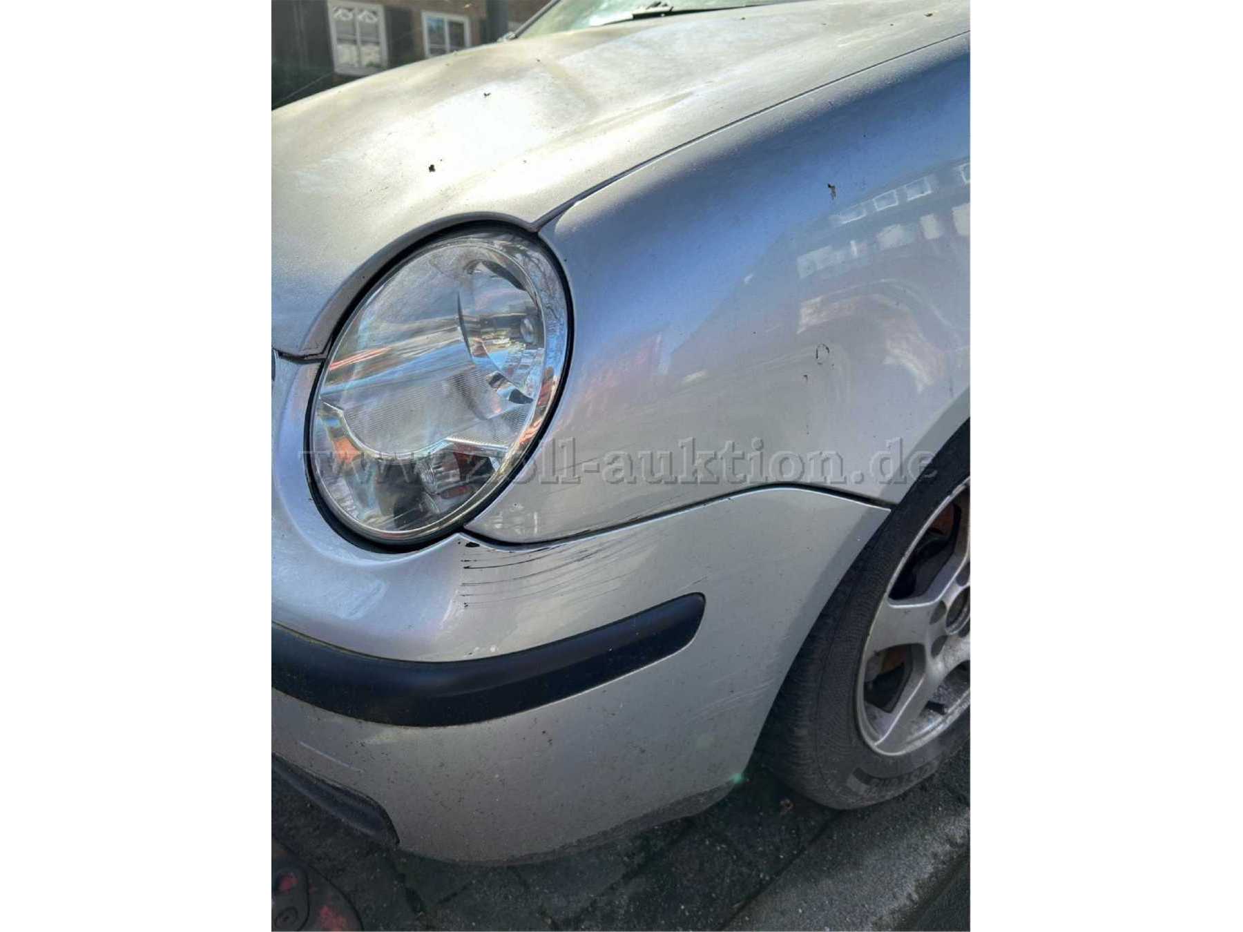 fahrerseite vorne verkratzt