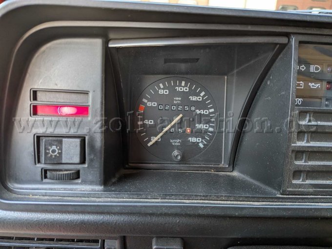 Tachometer mit Kilometerstand